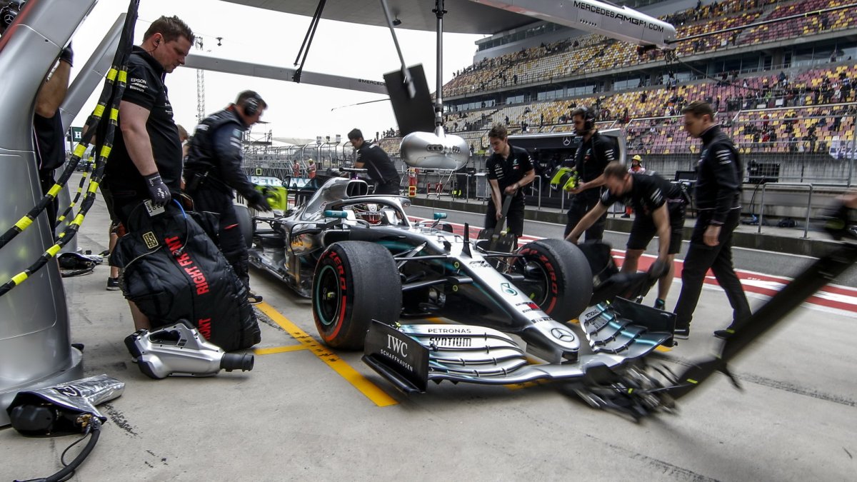 Lewis Hamilton při tréninku v Číně