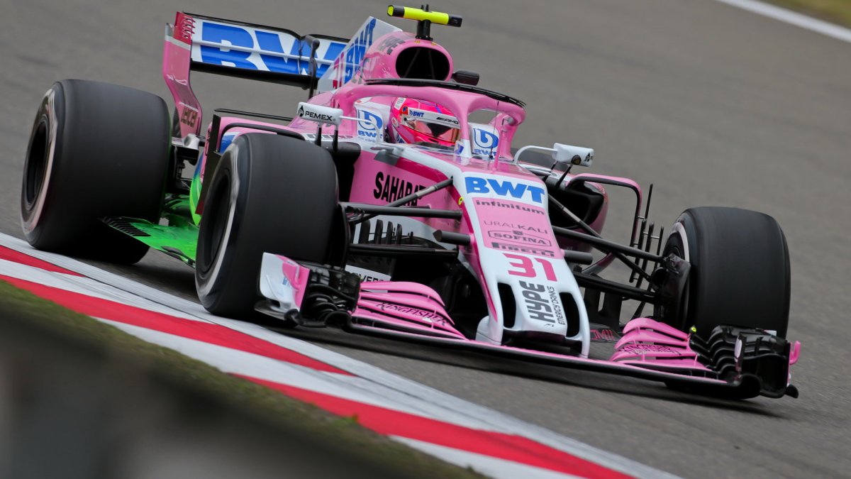Esteban Ocon s Flow-vis v tréninku v Číně