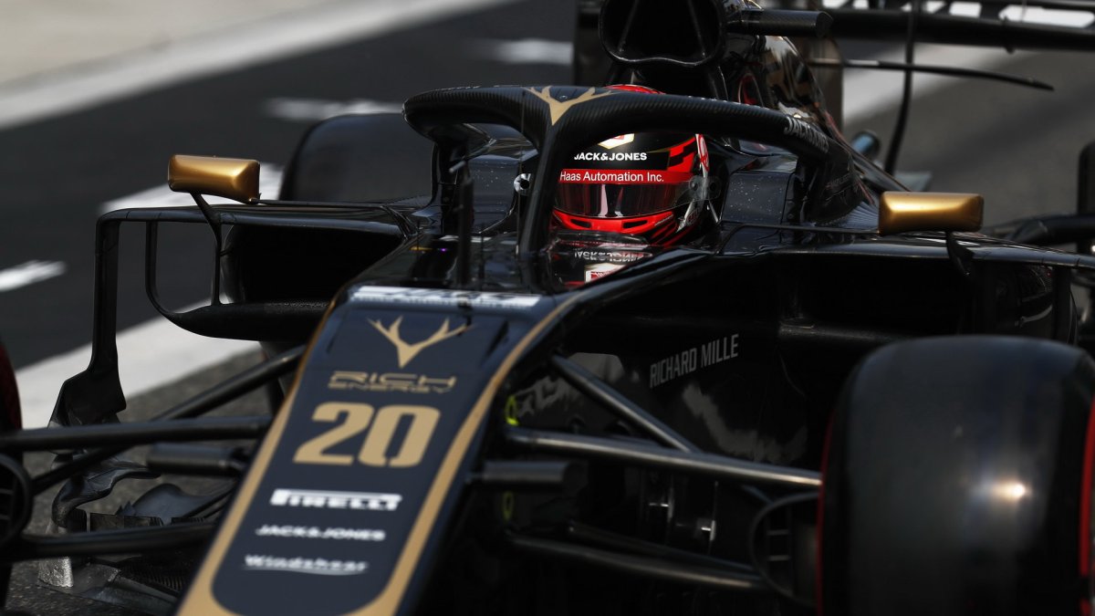 Kevin Magnussen při tréninku v Číně
