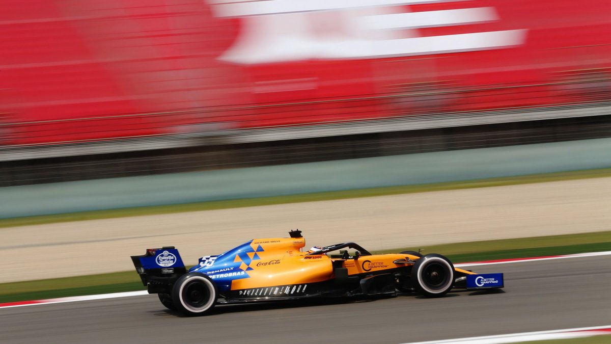 Carlos Sainz při tréninku v Číně