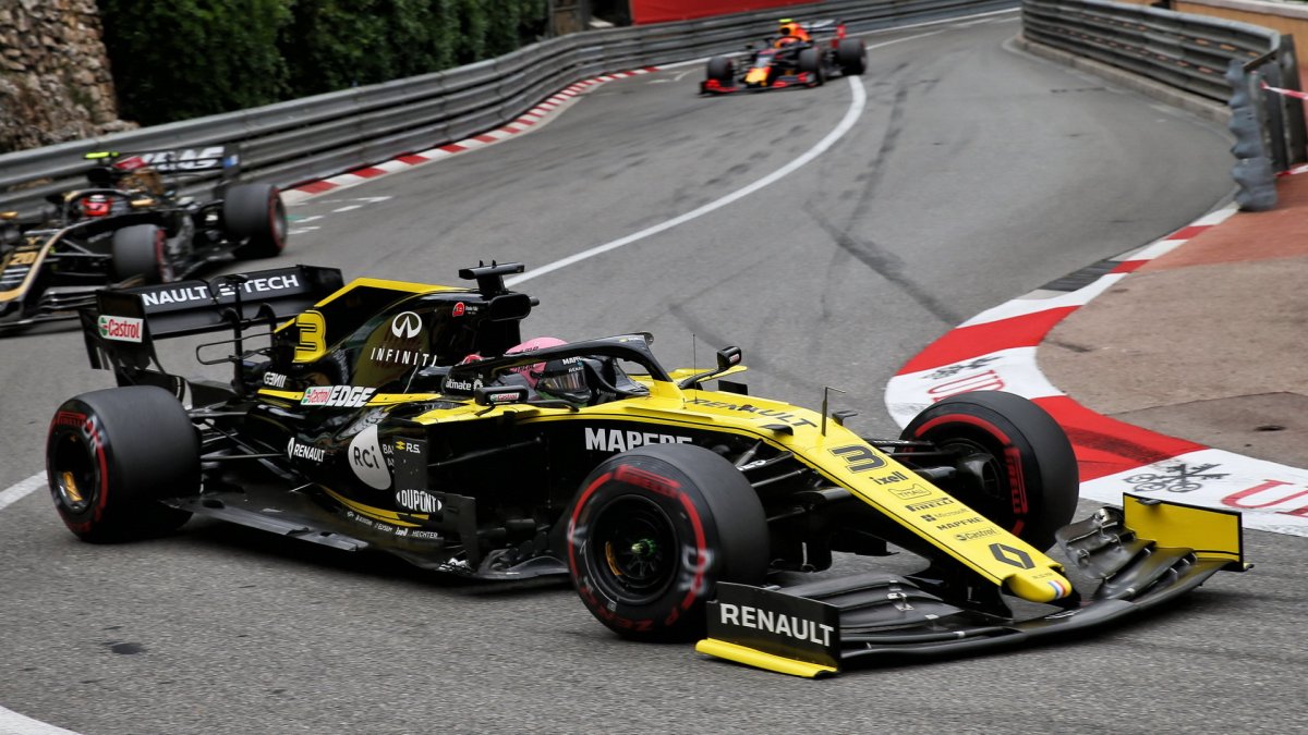 Daniel Ricciardo v závodě v Monaku