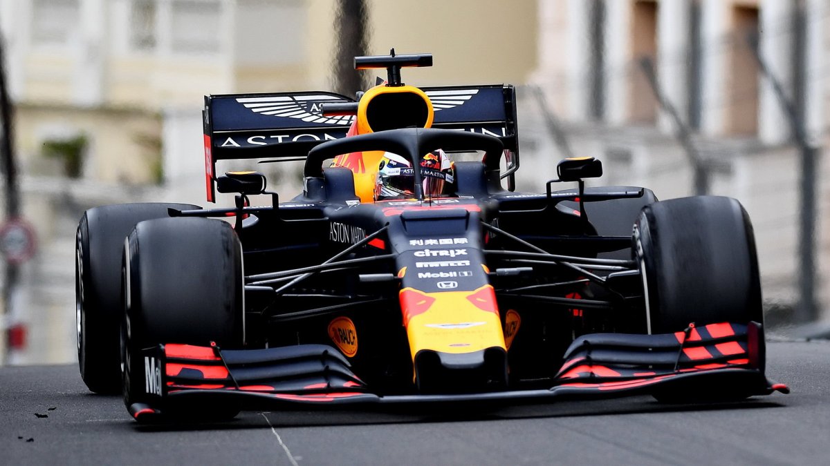 Max Verstappen v závodě v Monaku