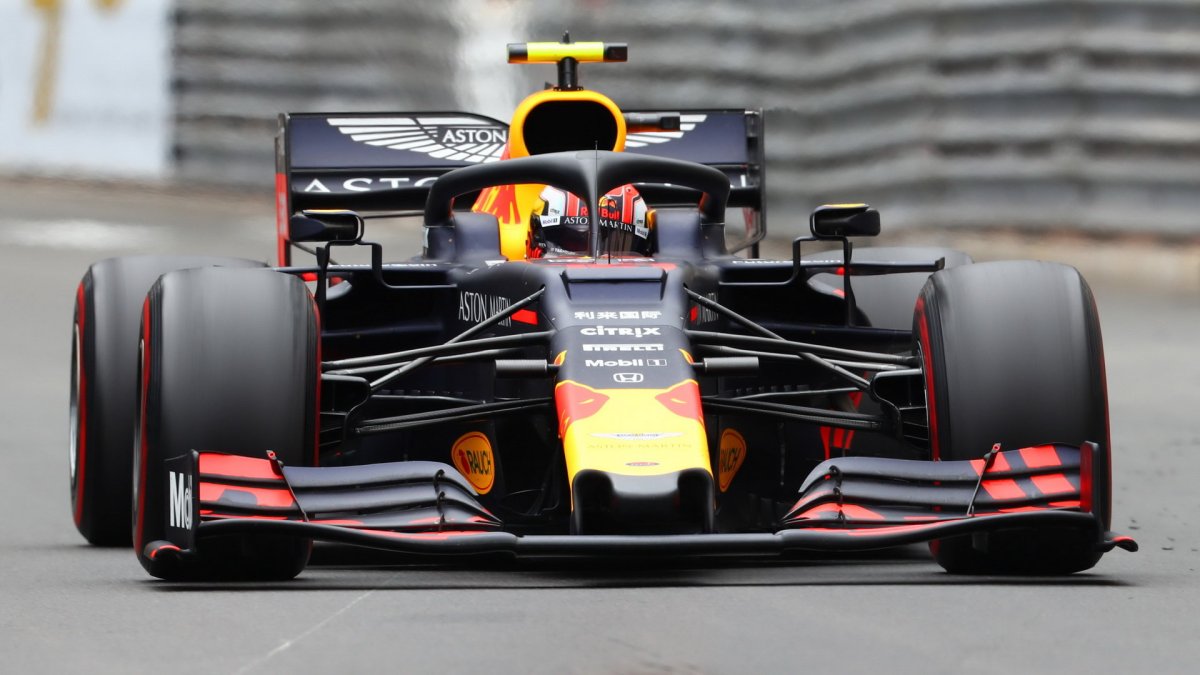 Pierre Gasly v závodě v Monaku