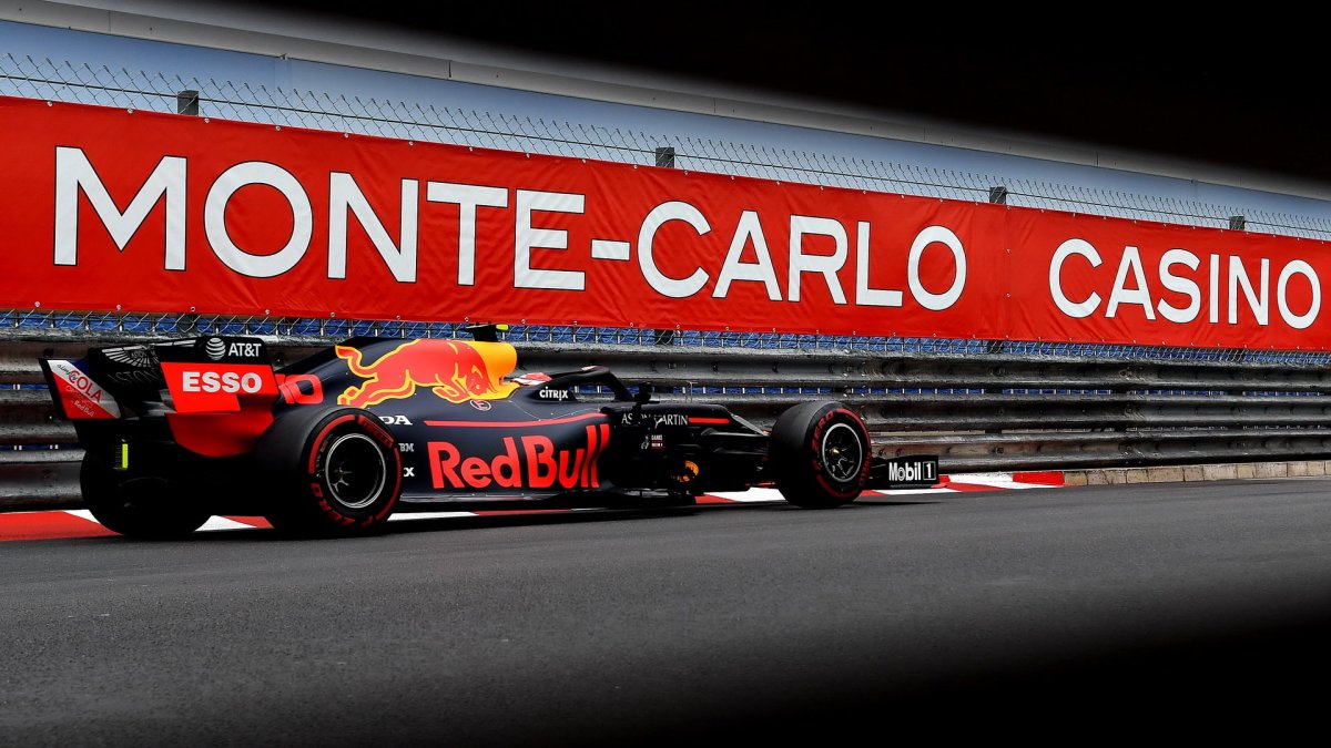 Pierre Gasly v závodě v Monaku