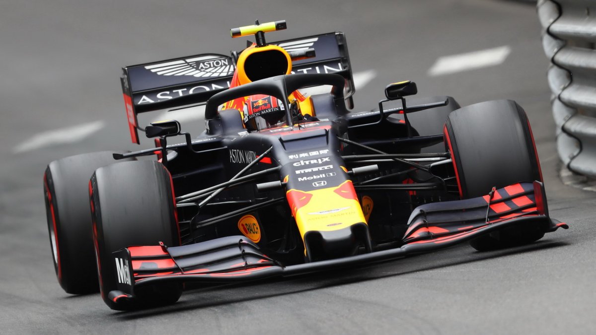 Pierre Gasly v závodě v Monaku