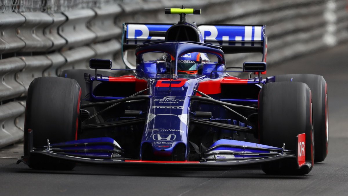 Alexander Albon v závodě v Monaku