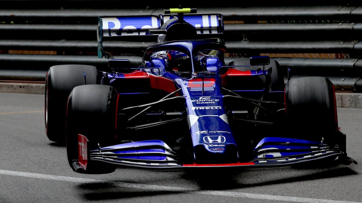 Alexander Albon v závodě v Monaku