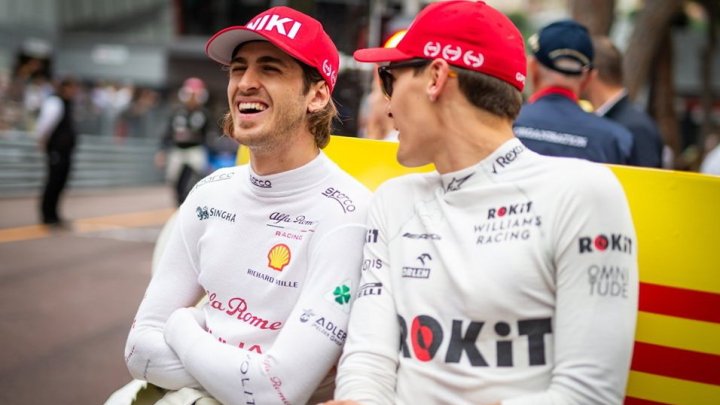 Antonio Giovinazzi a George Russell před závodem v Monaku