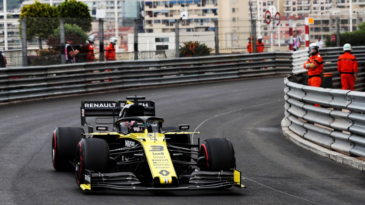 Daniel Ricciardo v tréninku v Monaku