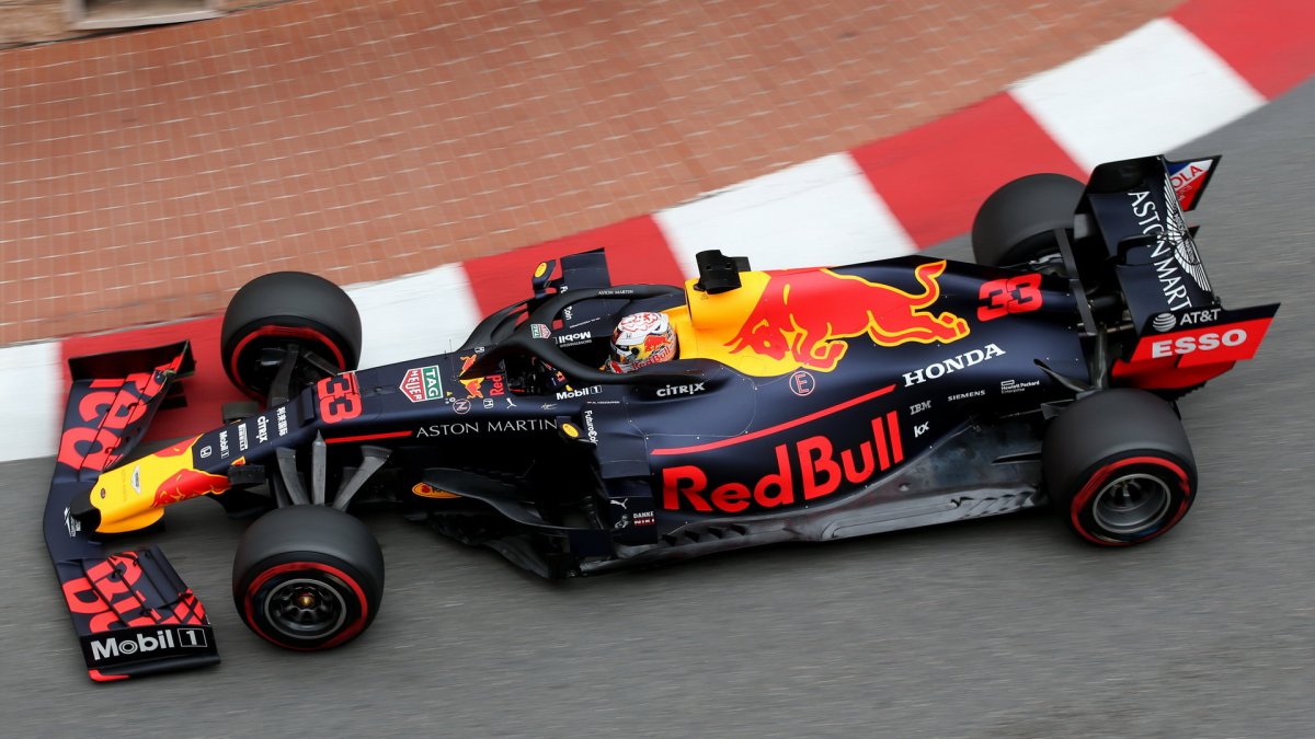 Max Verstappen v tréninku v Monaku