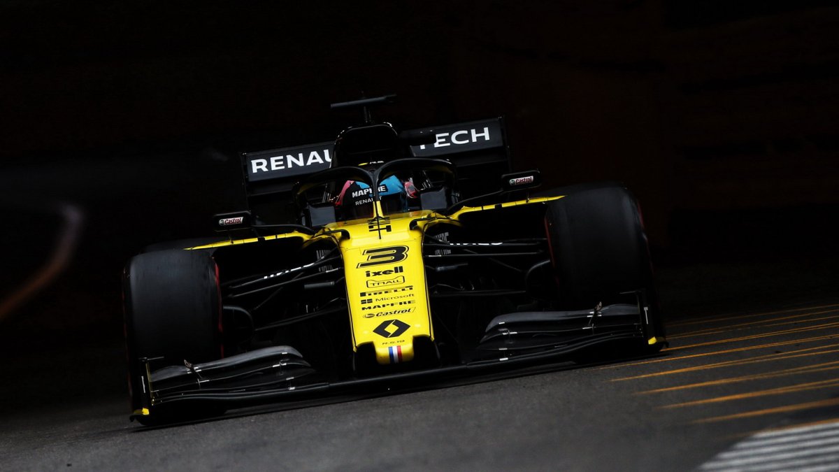 Daniel Ricciardo v tréninku v Monaku