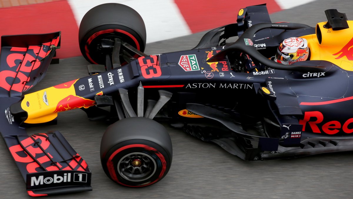 Max Verstappen v tréninku v Monaku