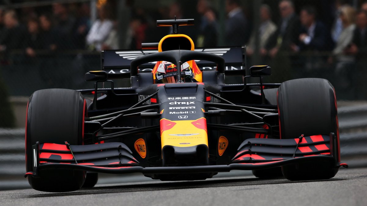 Max Verstappen v tréninku v Monaku