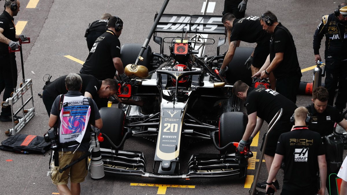 Kevin Magnussen v tréninku v Monaku