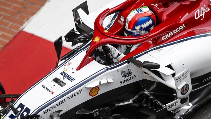 Antonio Giovinazzi v tréninku v Monaku