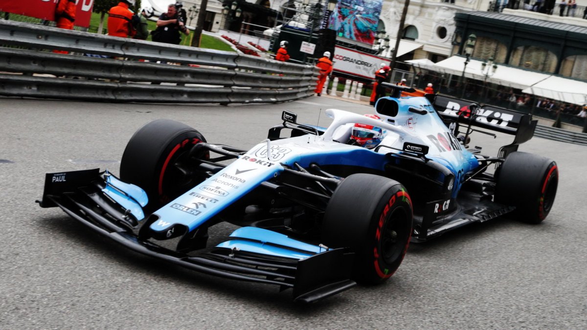 George Russell v tréninku v Monaku