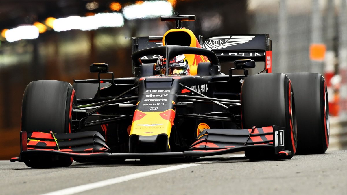 Max Verstappen v tréninku v Monaku