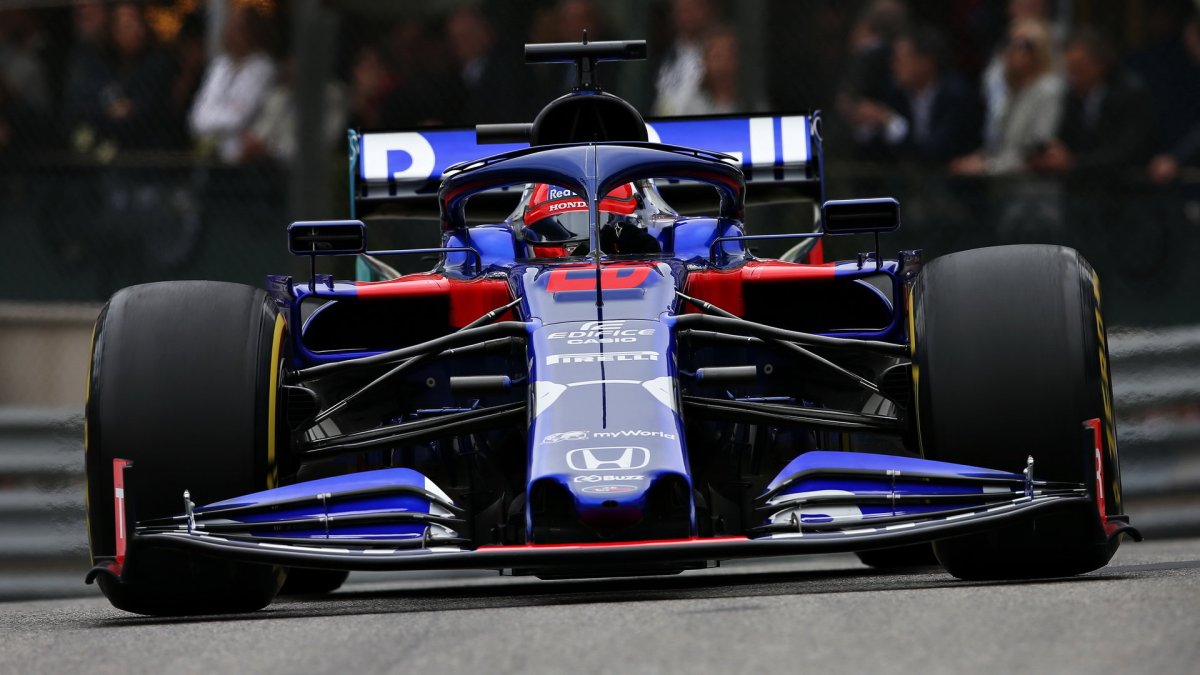 Daniil Kvjat v tréninku v Monaku