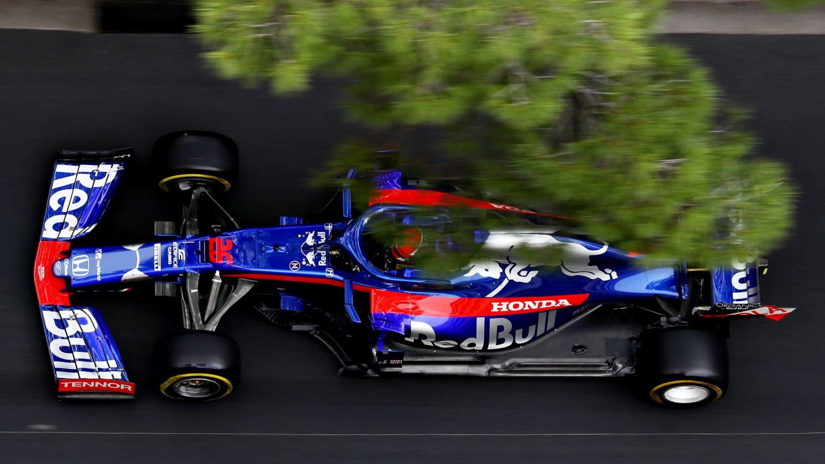 Daniil Kvjat v tréninku v Monaku