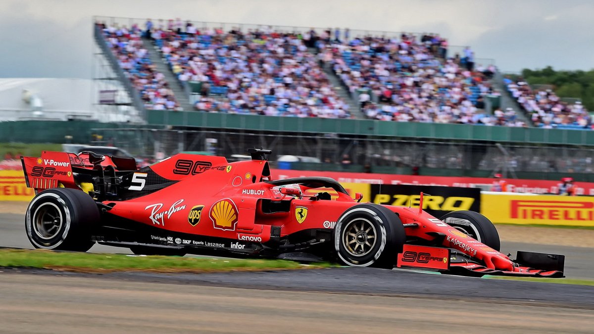 Sebastian Vettel v závodě v Silverstone
