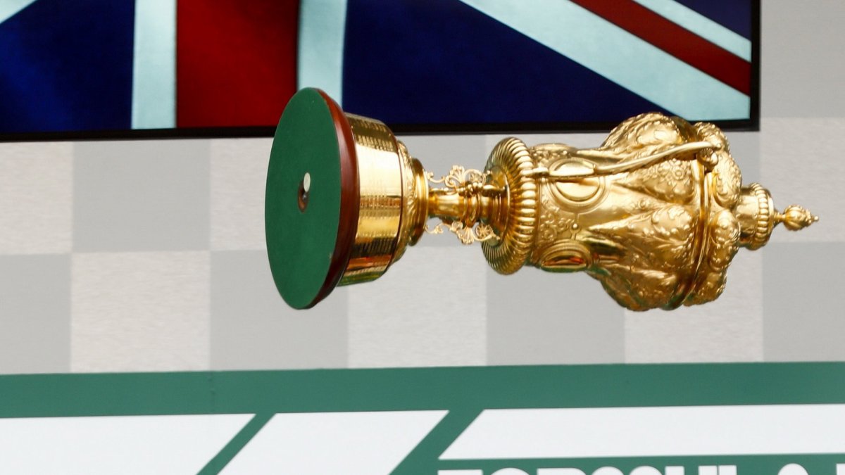 Trofej Lewisa Hamiltona za vítězství v domácím závodě v Silverstone