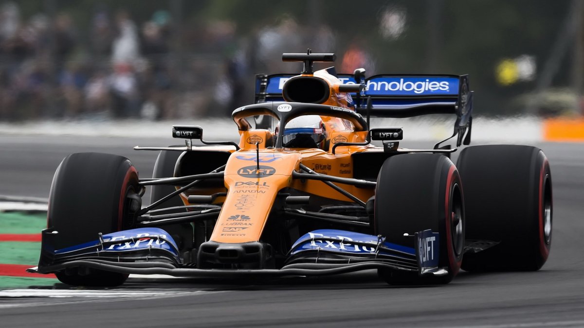 Carlos Sainz v kvalifikaci v Silverstone
