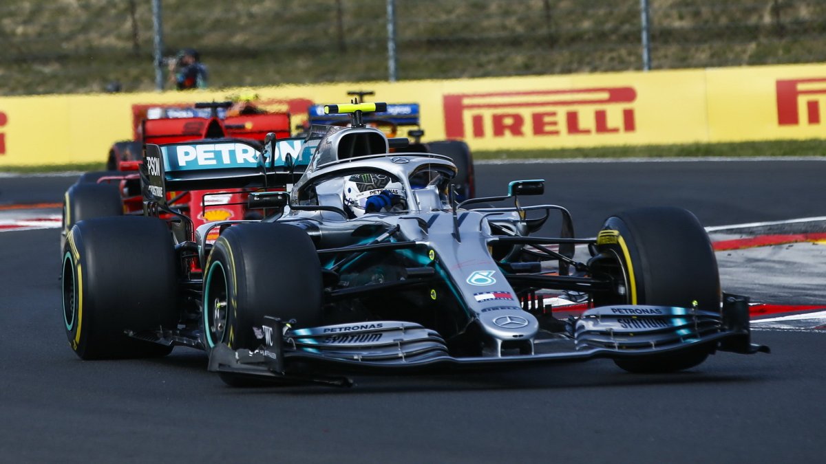 Valtteri Bottas v závodě v Maďarsku