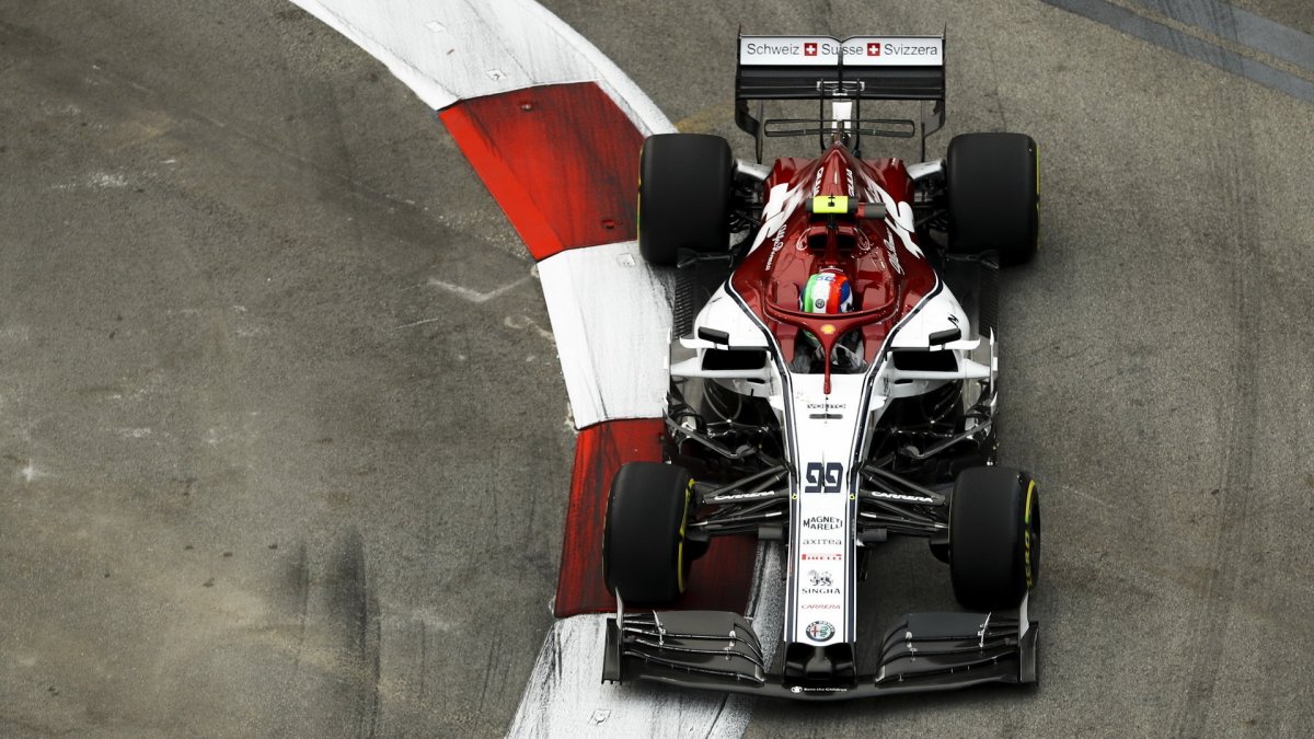 Antonio Giovinazzi v tréninku v Singapuru
