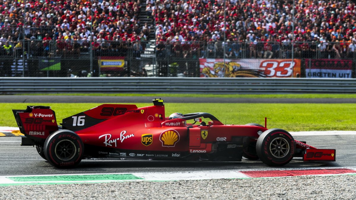 Charles Leclerc v závodě v Itálii na Monze