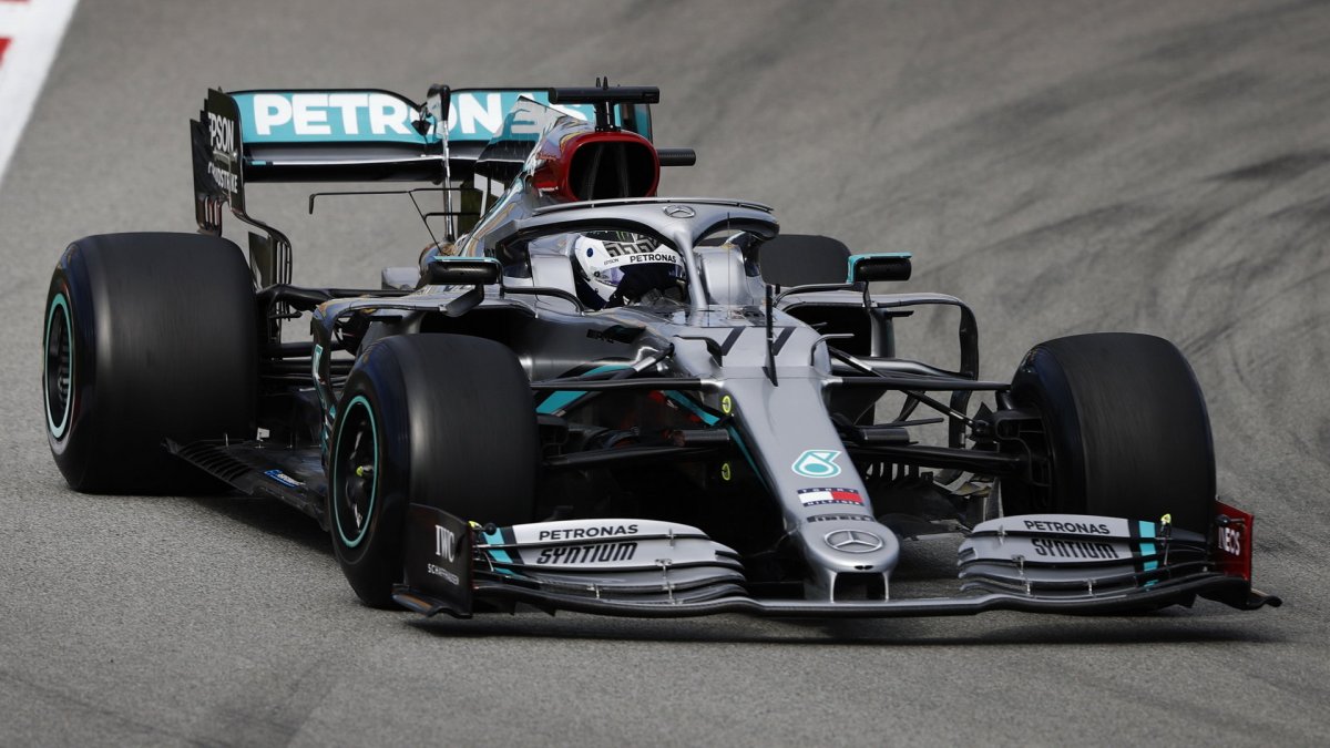 Valtteri Bottas v rámci druhého dne druhých předsezonních testů v Barceloně
