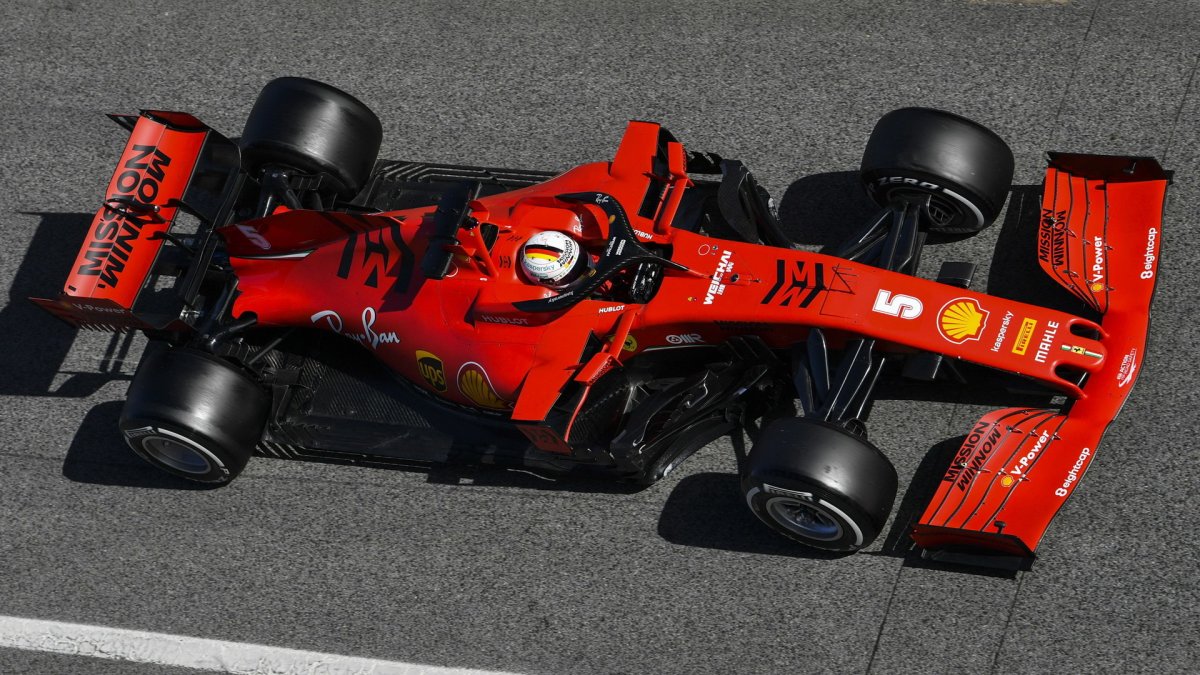 Sebastian Vettel v rámci druhého dne druhých předsezonních testů v Barceloně