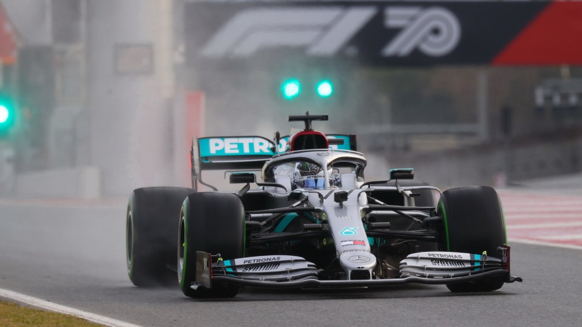 Valtteri Bottas v rámci druhého dne druhých předsezonních testů v Barceloně