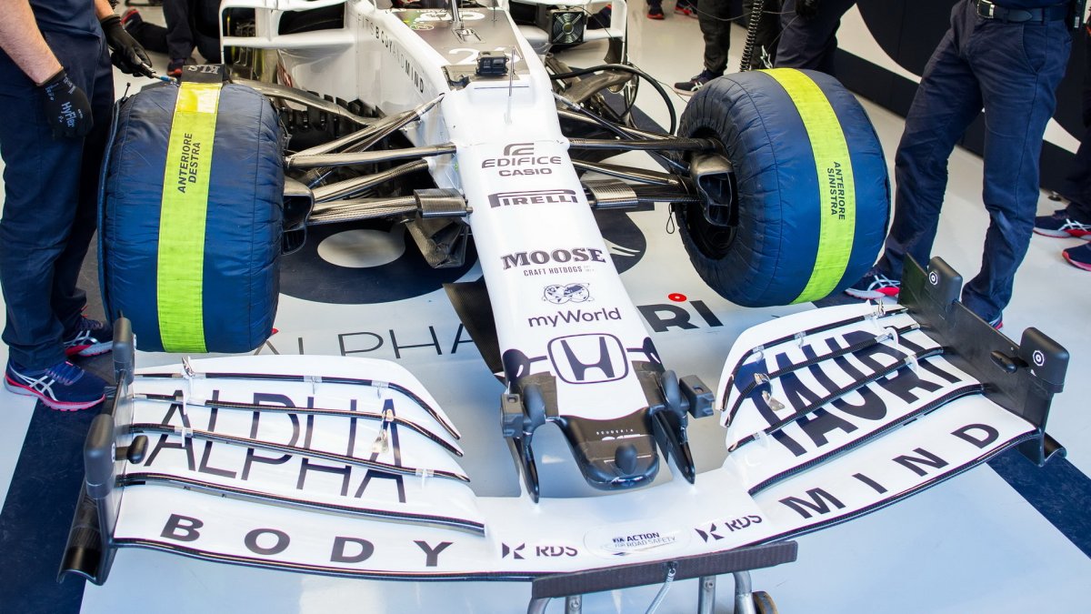 Daniil Kvjat při předsezonních testech s vozem AlphaTauri AT01 - Honda v Barceloně