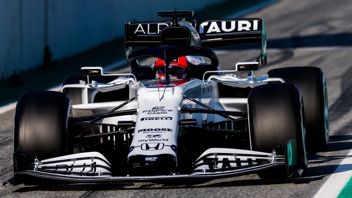 Daniil Kvjat při předsezonních testech s vozem AlphaTauri AT01 - Honda v Barceloně