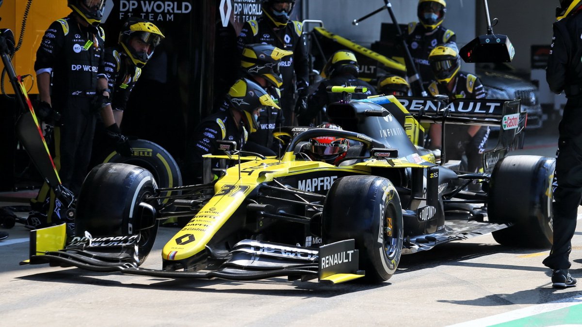 Esteban Ocon v závodě v Silverstone