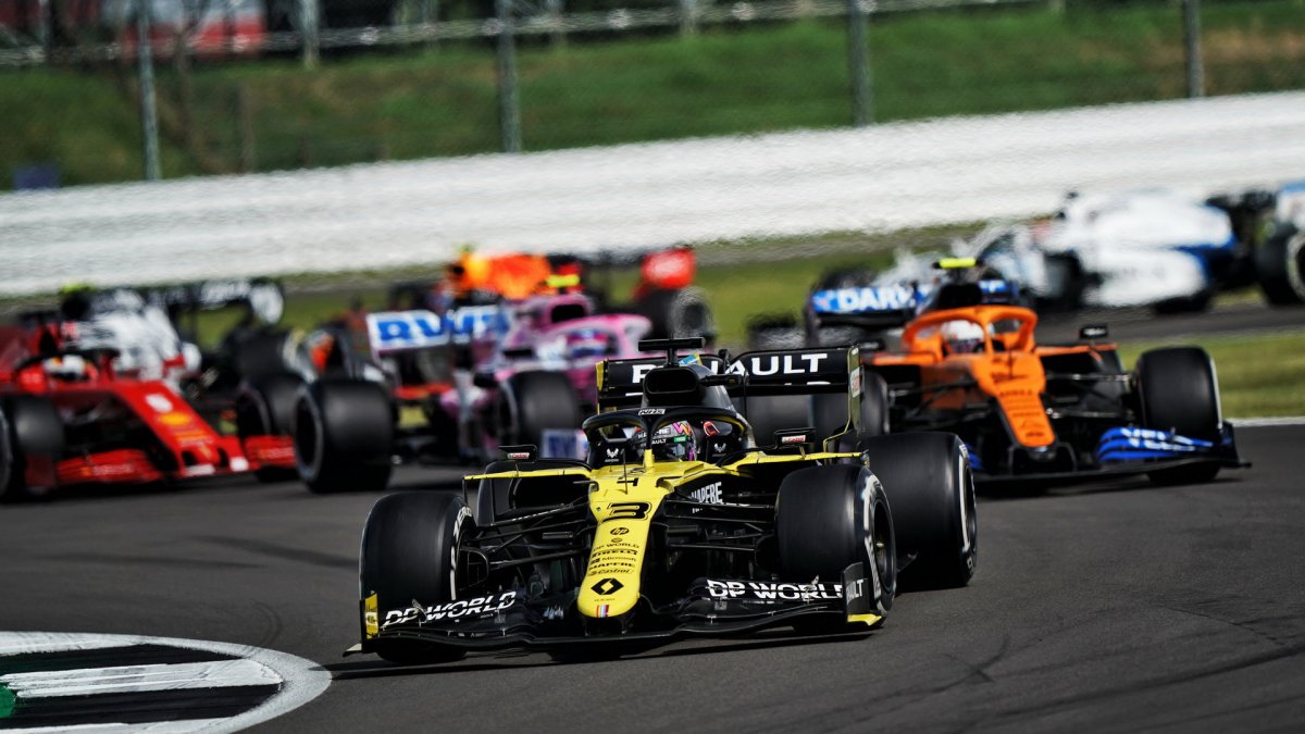 Daniel Ricciardo v závodě v Silverstone