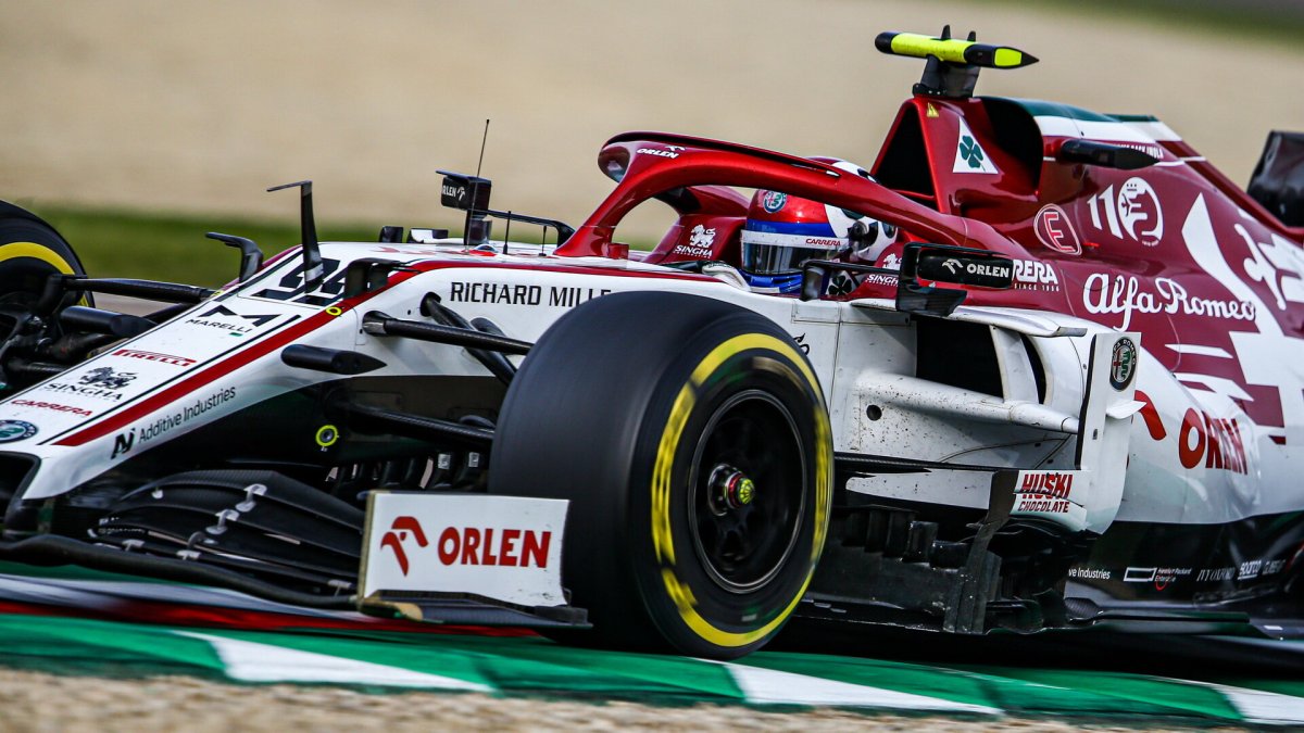 Antonio Giovinazzi při závodě v Imole