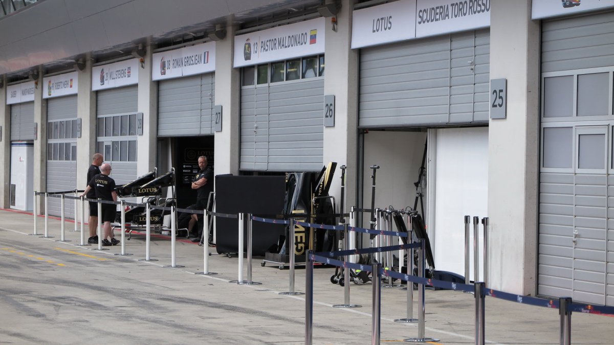 Pitlane Lotusu