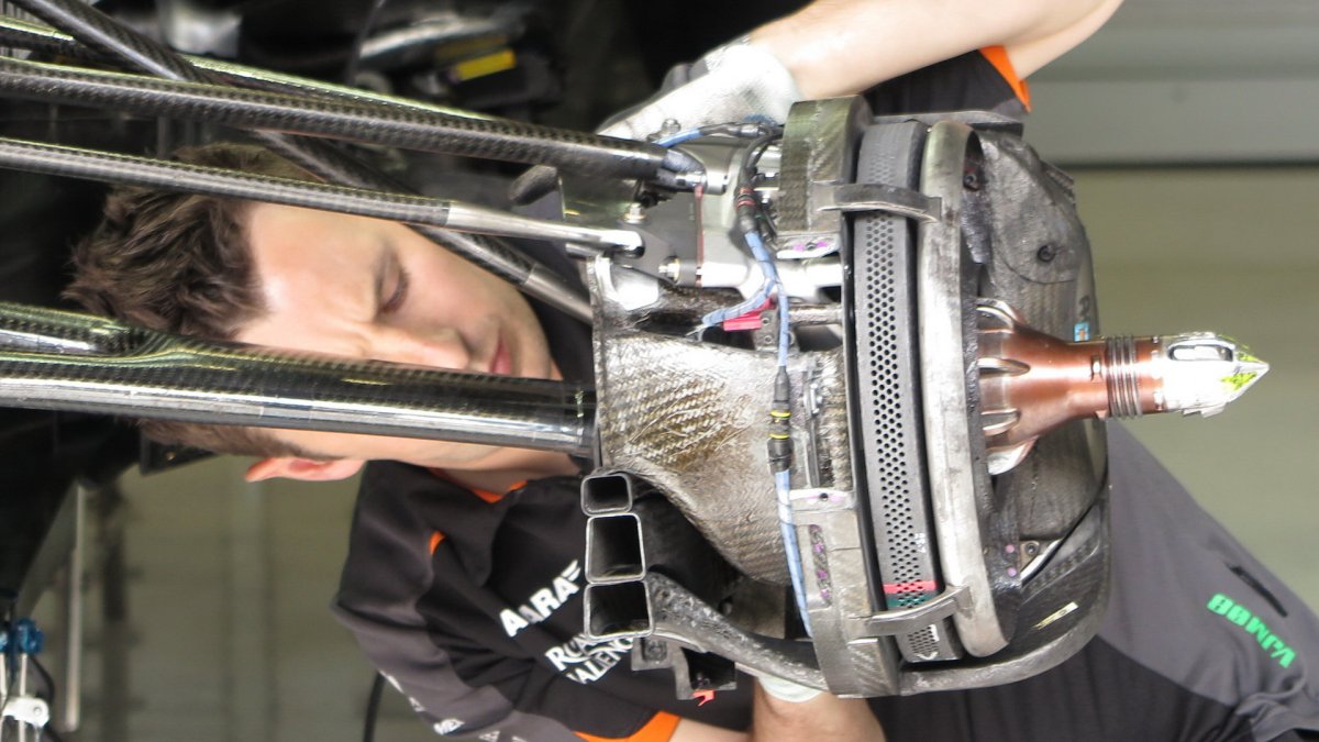 Detail zavěšení kola vozu Force India VJM08 Mercedes
