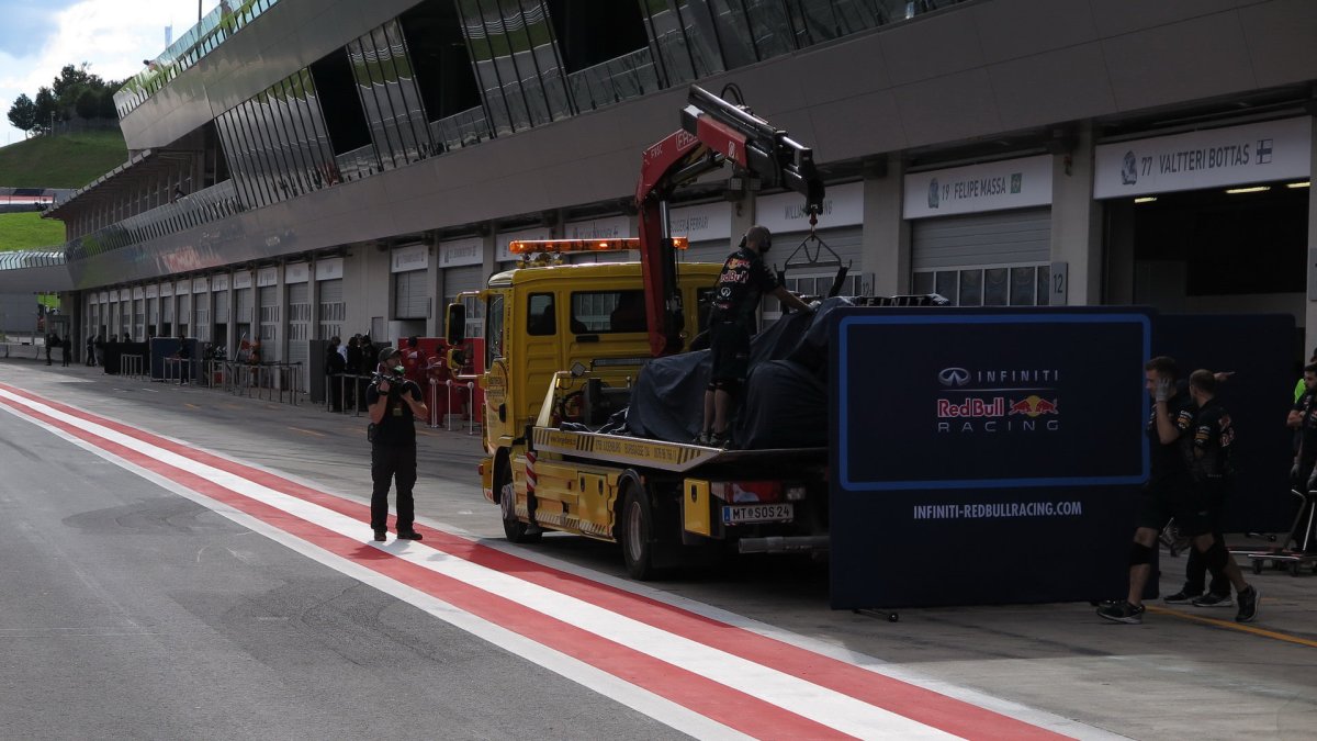Odtahovka dovezla Ricciardův vůz