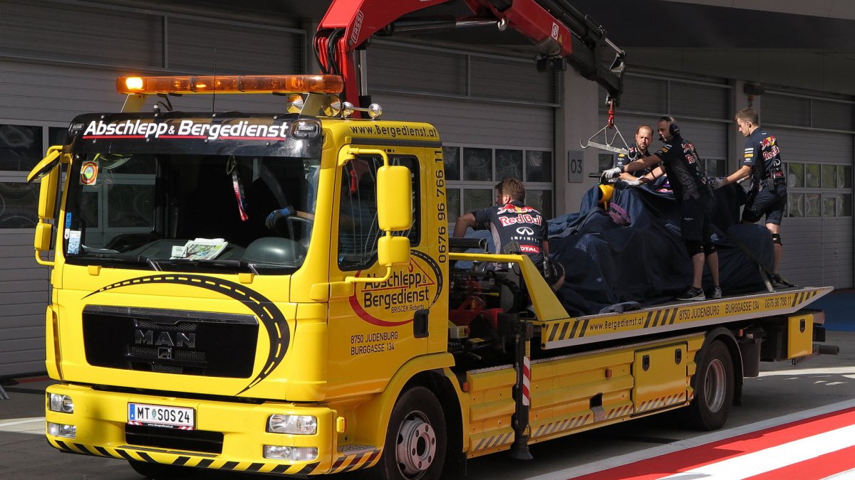 Odtahovka dovezla Ricciardův vůz