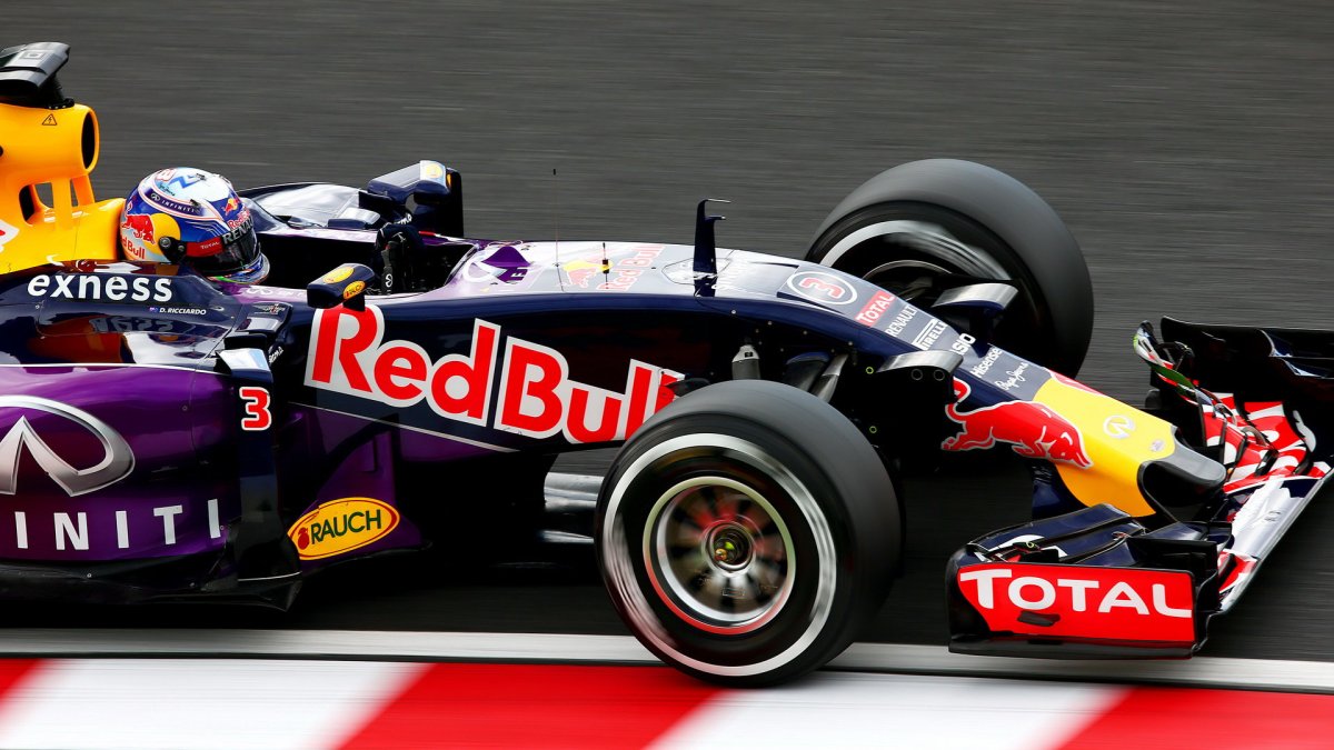 Daniel Ricciardo v Suzuce