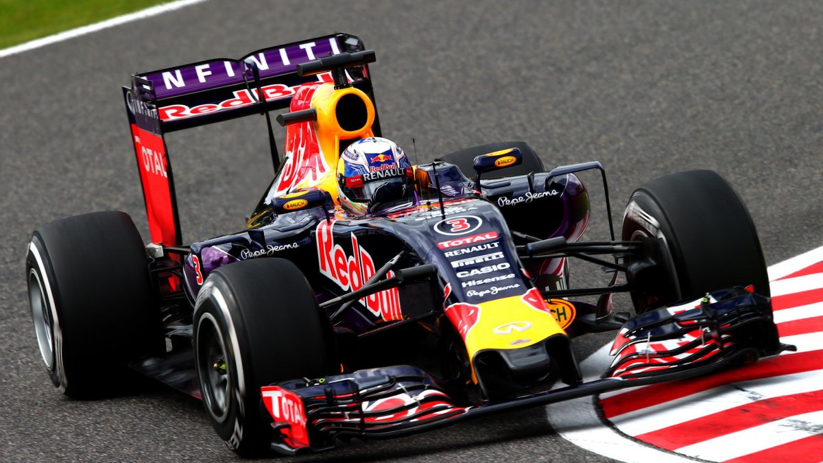 Daniel Ricciardo v Suzuce