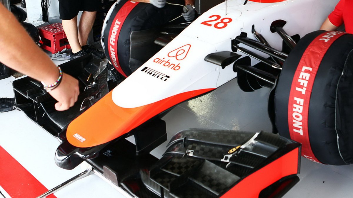 Přední křídlo vozu Marussia MR03B - Ferrari v Suzuce