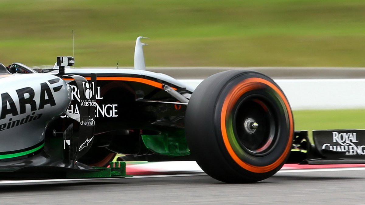 Flow-vis na voze Force India VJM08 - Mercedes v Suzuce