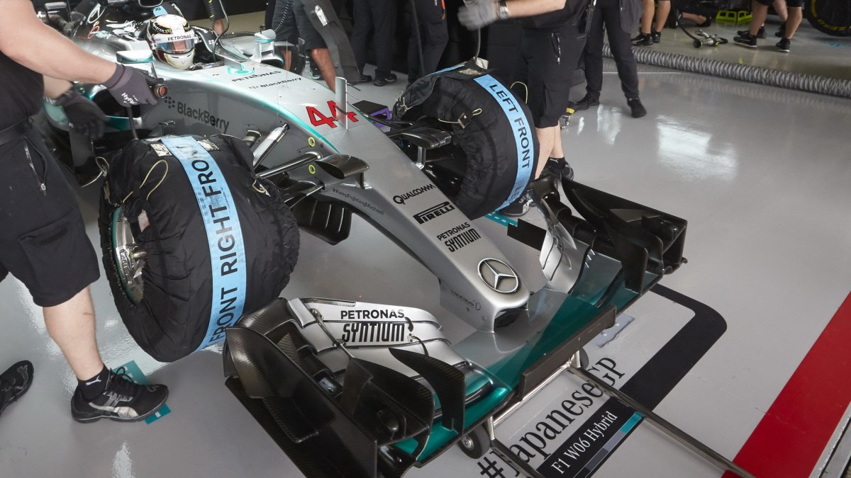 Přední křídlo vozu Mercedes F1 W06 Hybrid, GP Japonska (Suzuka)