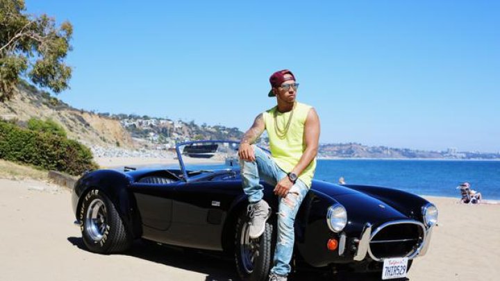 Lewis Hamilton si hodlá života i nadále užívat plnými doušky