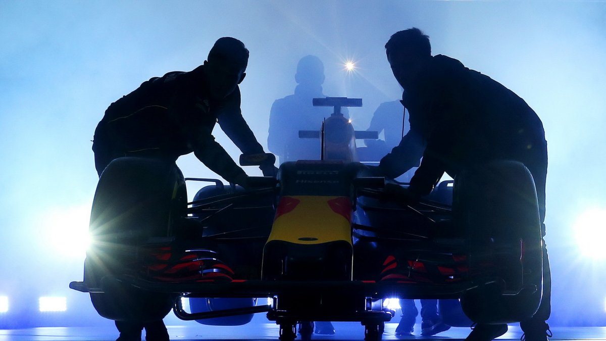 Prezentace nového zbarvení vozu Red Bull pro sezonu 2016