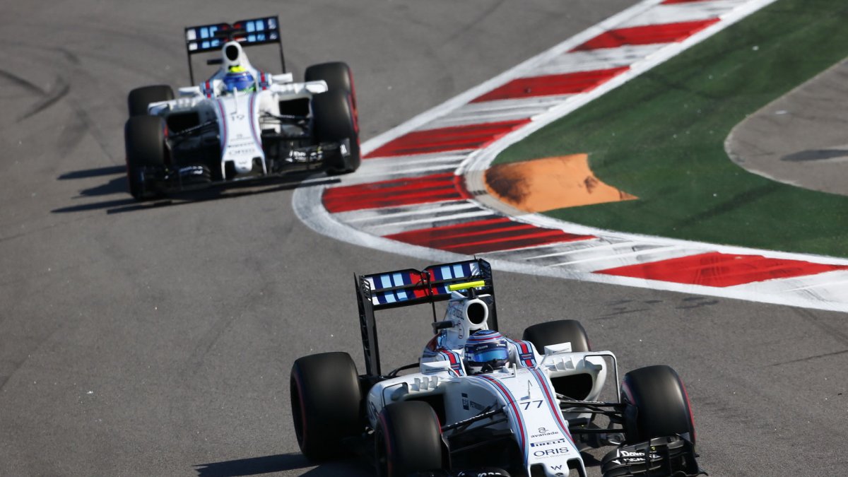 Valtteri Bottas a Felipe Massa při závodě v Soči