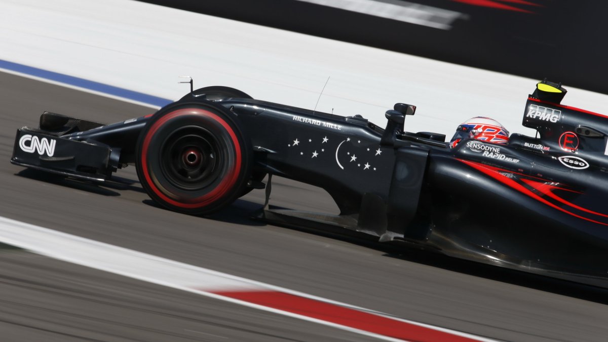 Jenson Button při závodě v Soči